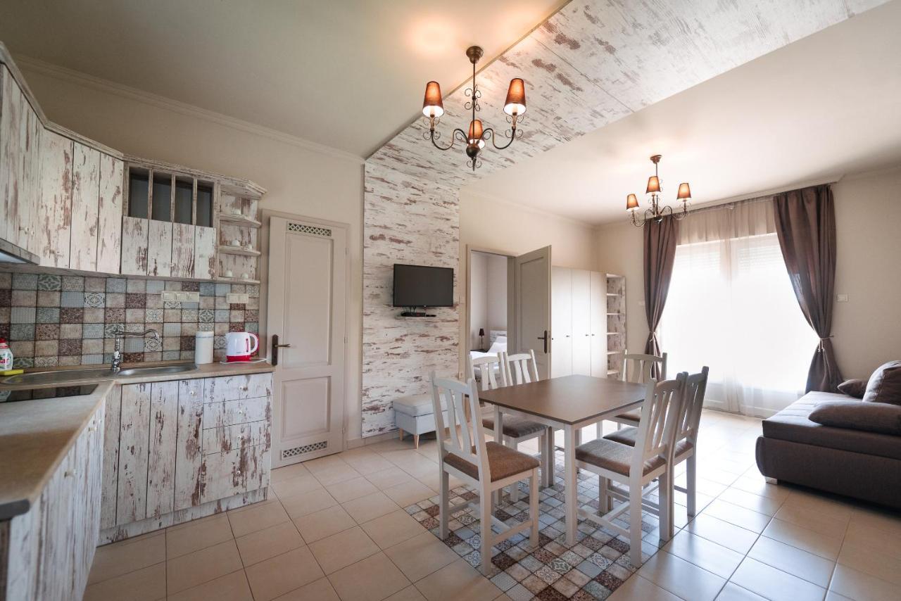 Appartement Aranyszarvas Panzio, Etterem Es Grillterasz Extérieur photo