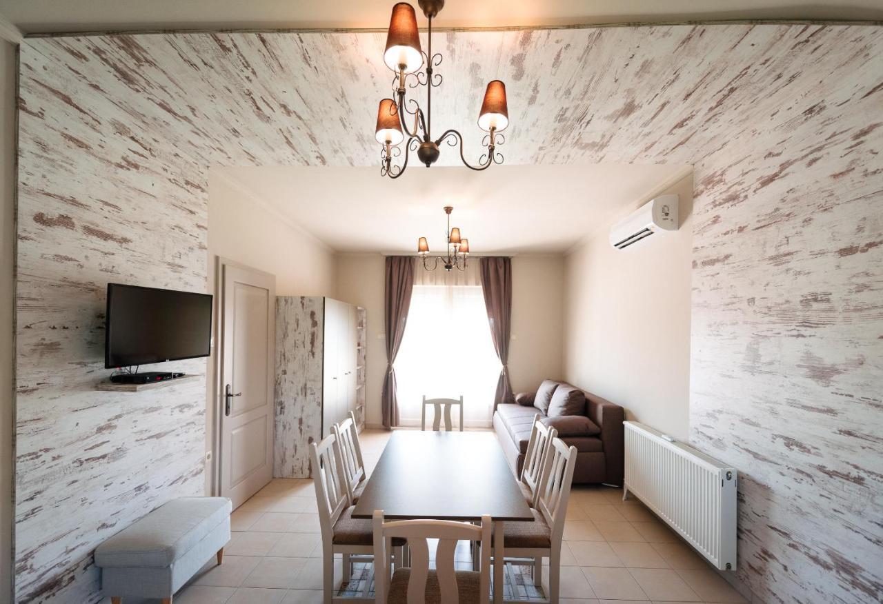 Appartement Aranyszarvas Panzio, Etterem Es Grillterasz Extérieur photo