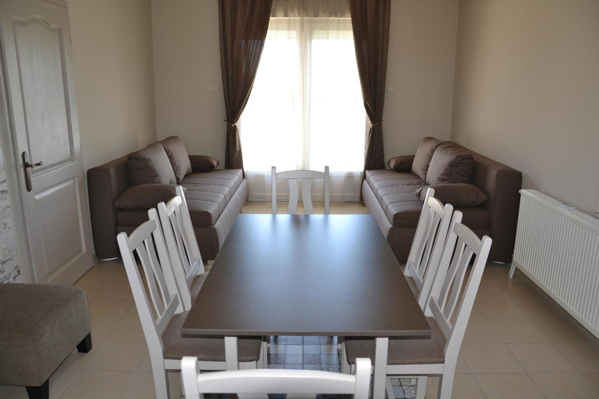 Appartement Aranyszarvas Panzio, Etterem Es Grillterasz Extérieur photo