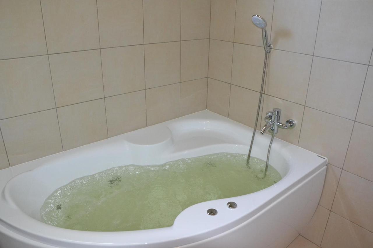 Appartement Aranyszarvas Panzio, Etterem Es Grillterasz Extérieur photo