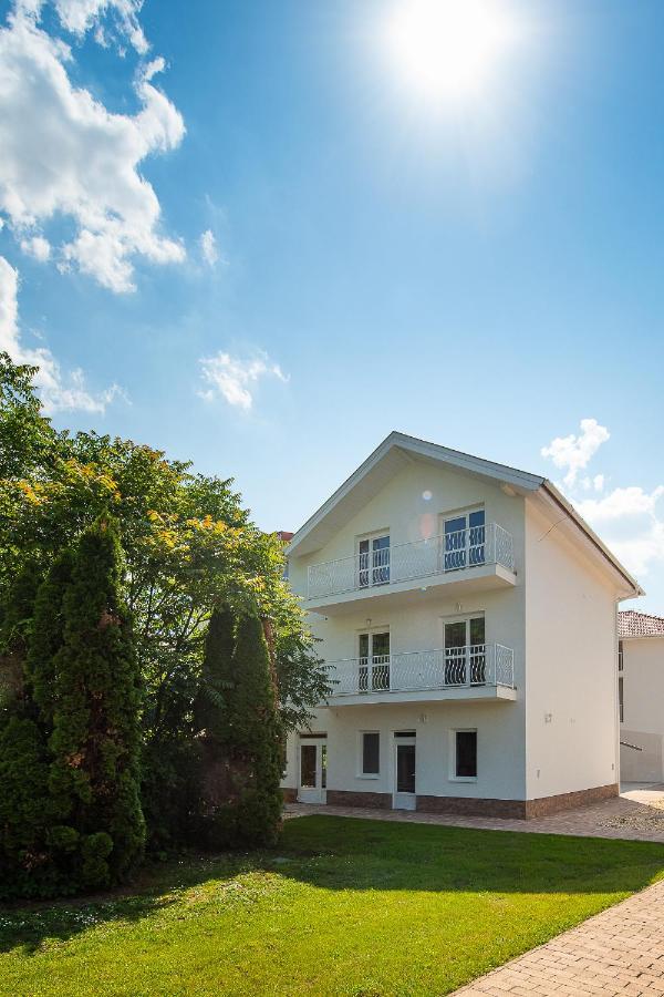 Appartement Aranyszarvas Panzio, Etterem Es Grillterasz Extérieur photo