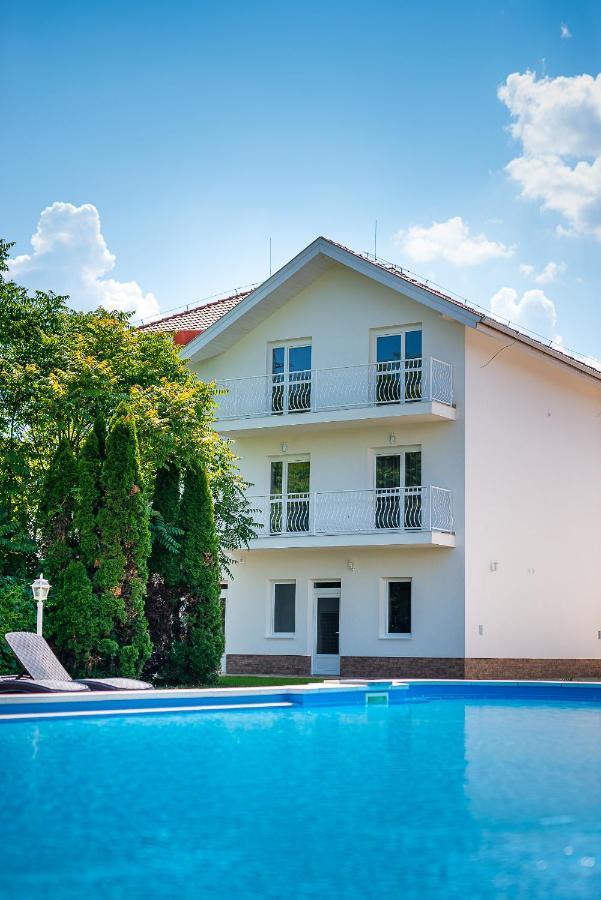 Appartement Aranyszarvas Panzio, Etterem Es Grillterasz Extérieur photo