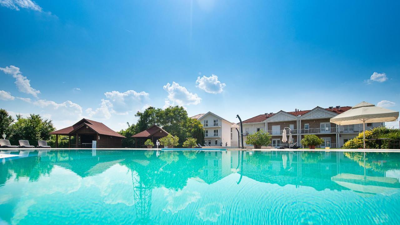 Appartement Aranyszarvas Panzio, Etterem Es Grillterasz Extérieur photo