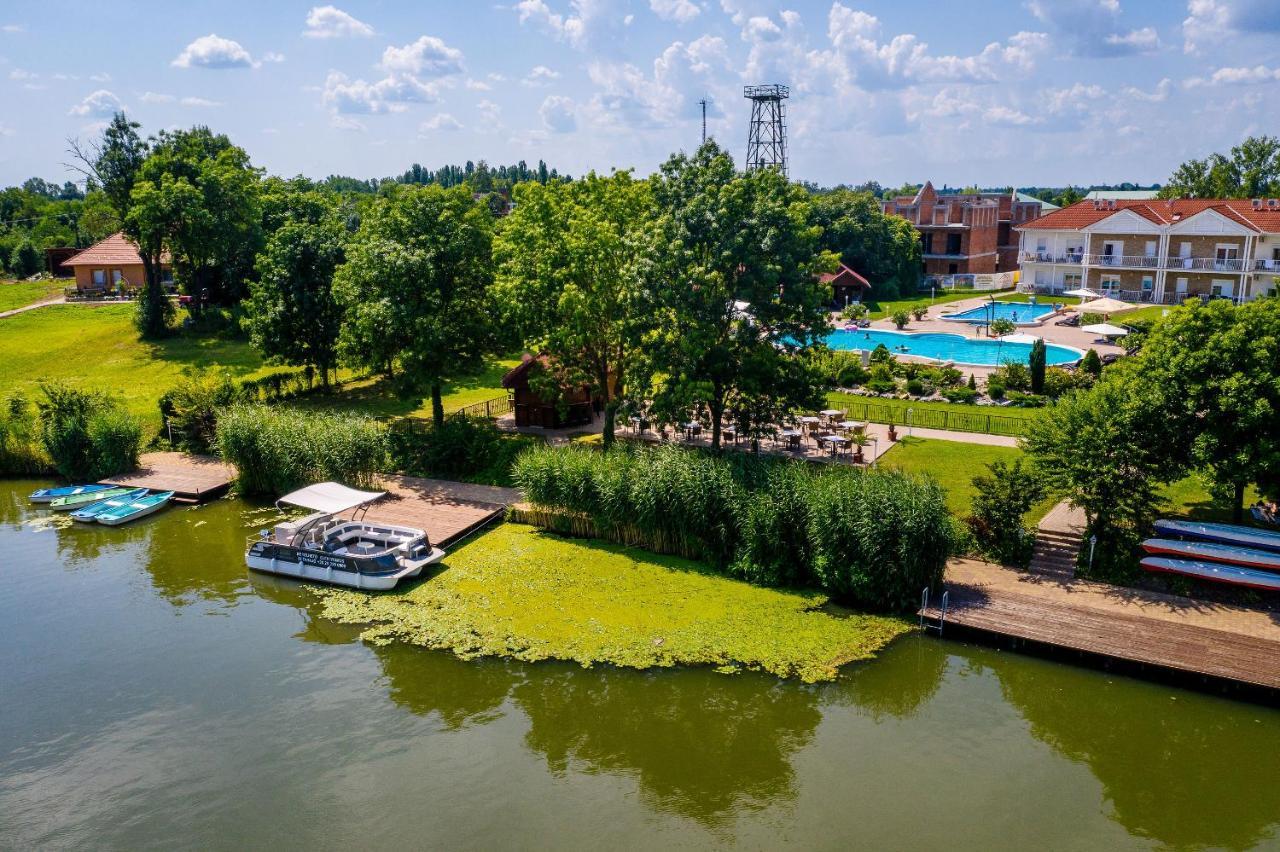 Appartement Aranyszarvas Panzio, Etterem Es Grillterasz Extérieur photo