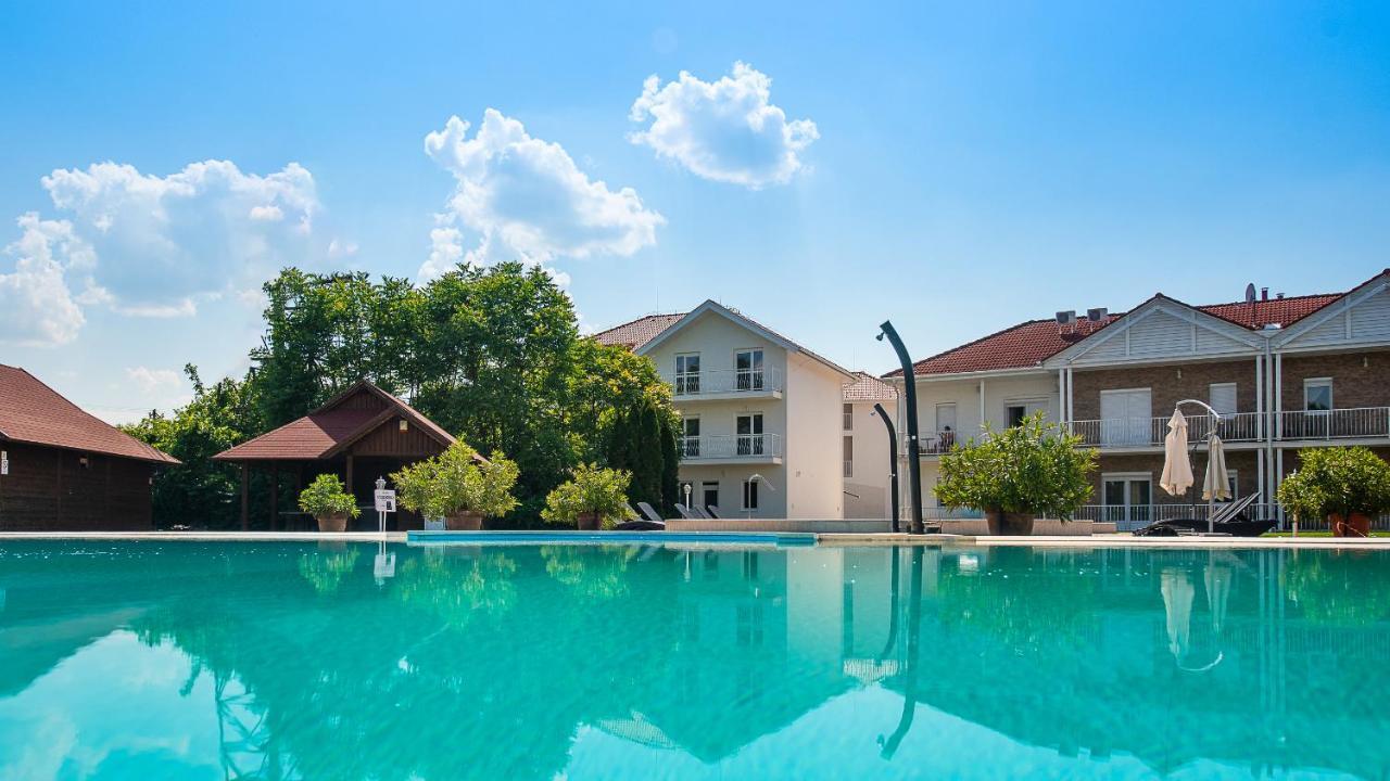 Appartement Aranyszarvas Panzio, Etterem Es Grillterasz Extérieur photo