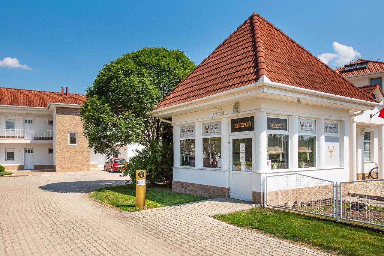 Appartement Aranyszarvas Panzio, Etterem Es Grillterasz Extérieur photo