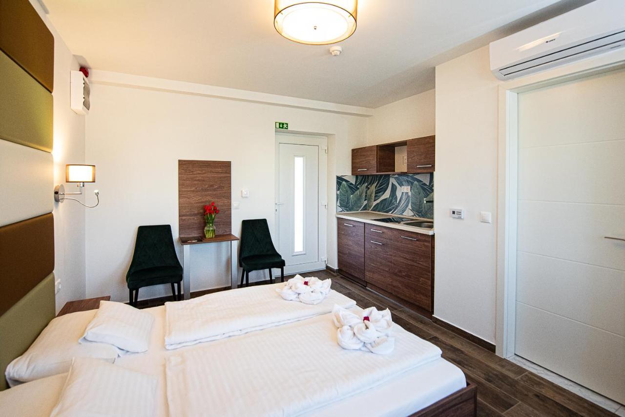 Appartement Aranyszarvas Panzio, Etterem Es Grillterasz Extérieur photo