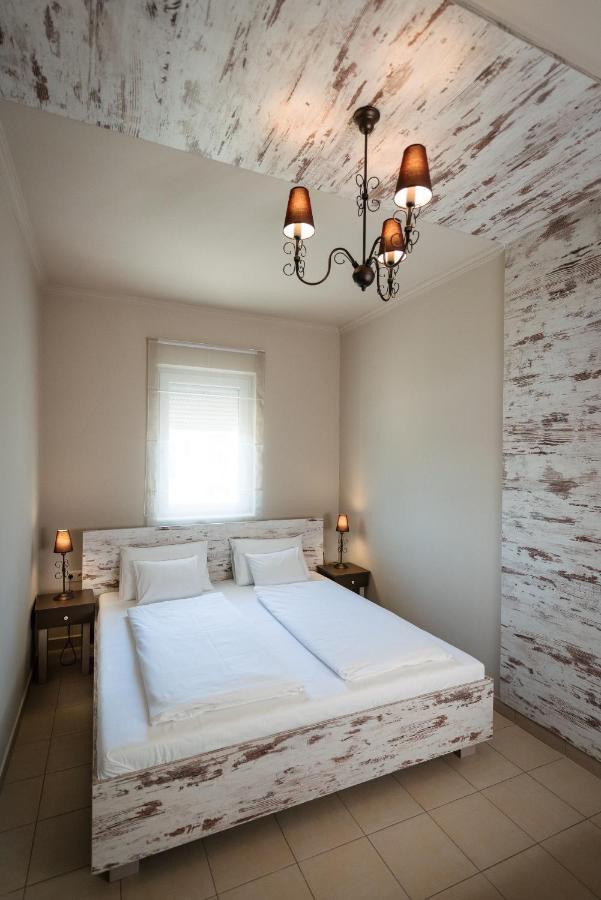 Appartement Aranyszarvas Panzio, Etterem Es Grillterasz Extérieur photo
