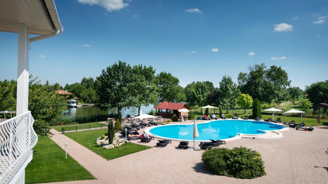 Appartement Aranyszarvas Panzio, Etterem Es Grillterasz Extérieur photo