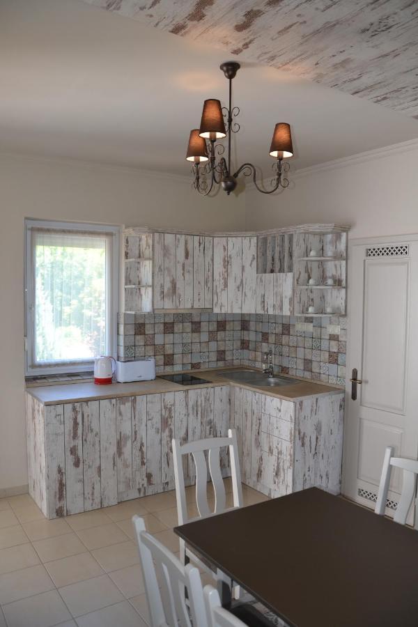 Appartement Aranyszarvas Panzio, Etterem Es Grillterasz Extérieur photo