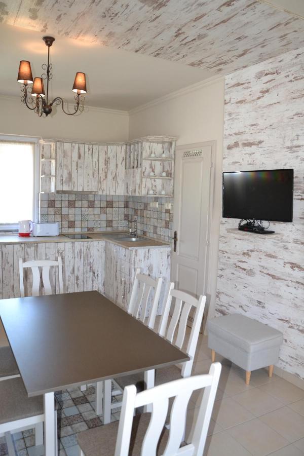 Appartement Aranyszarvas Panzio, Etterem Es Grillterasz Extérieur photo