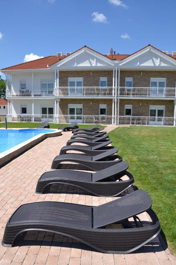 Appartement Aranyszarvas Panzio, Etterem Es Grillterasz Extérieur photo