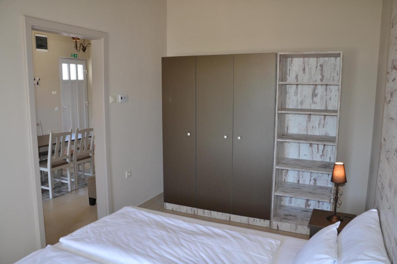 Appartement Aranyszarvas Panzio, Etterem Es Grillterasz Extérieur photo