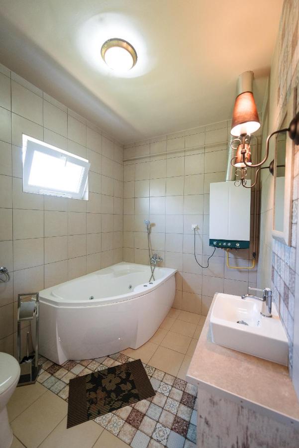 Appartement Aranyszarvas Panzio, Etterem Es Grillterasz Extérieur photo